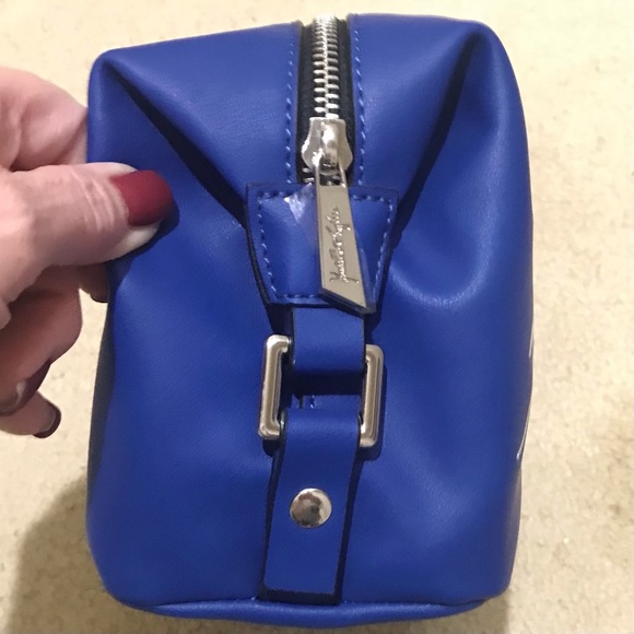 🆕KENDALL&KYLIE SUPER SUPER CUTE BLUE&WHITE CURSIVE LETTERING ACROSS MAKEUP BAG - Picture 8 of 14